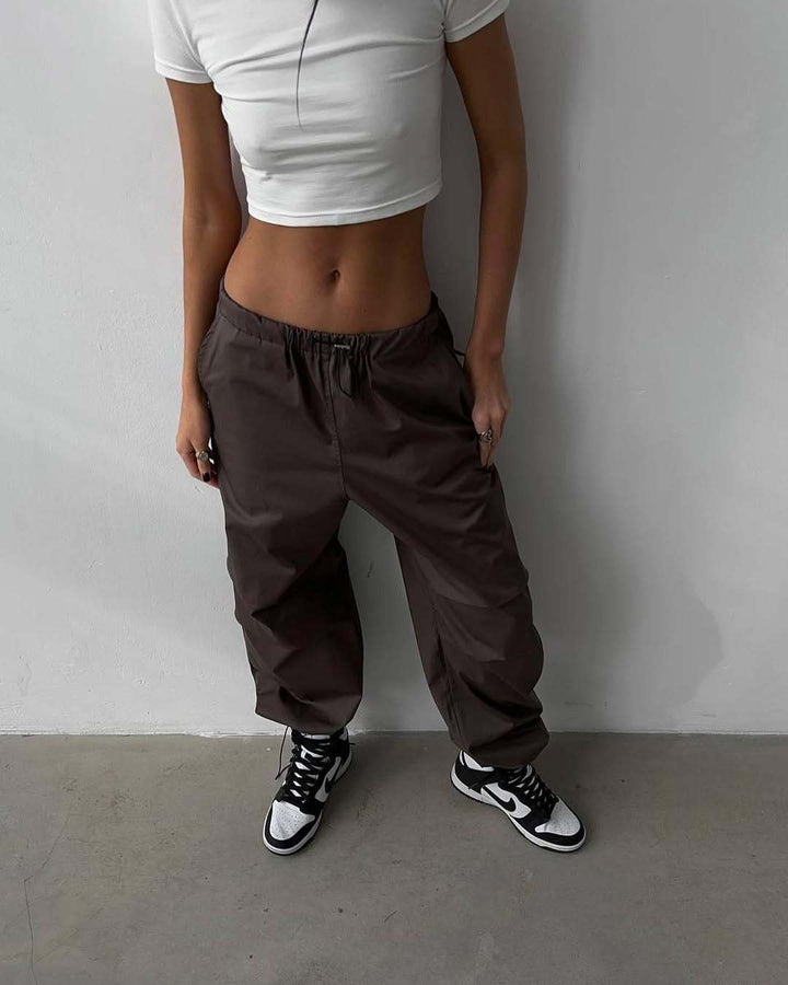 Sport leisure pants for women with elastic waist and practical pockets Lune London