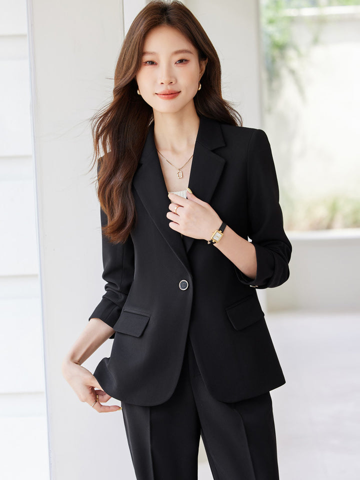 Elegant women's business suit with fitted cut and wide sleeves Lune London