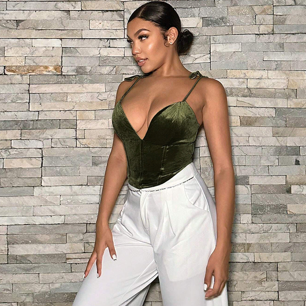 Top en velours élégant pour femmes avec décolleté en V profond et bretelles réglables Chic & Stil
