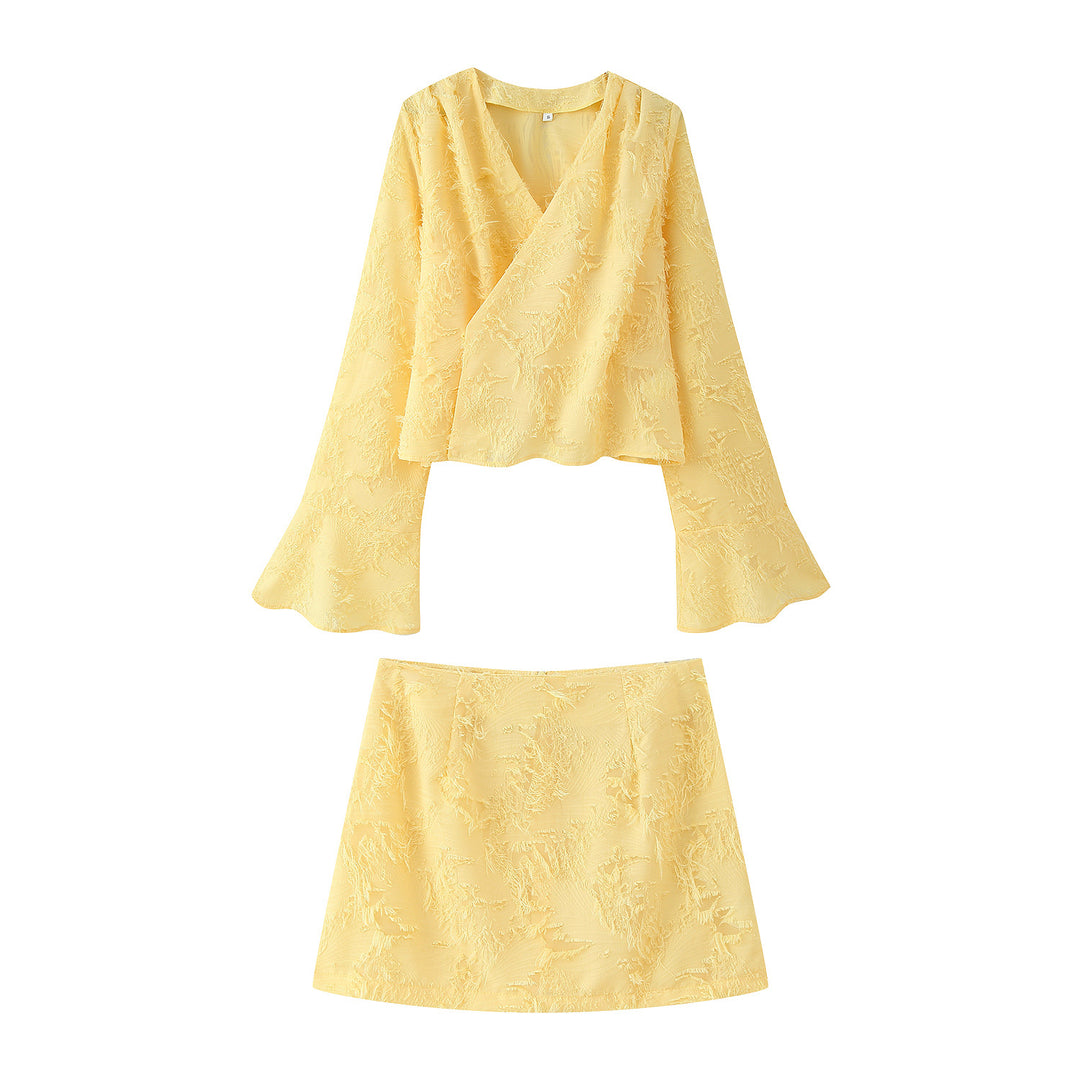 Elegant short dress for women with frayed design and V-neck Lune London