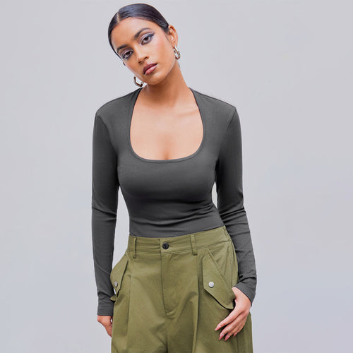 Chemise à manches longues pour femmes avec un décolleté rond profond et une texture côtelée tendance Chic & Stil