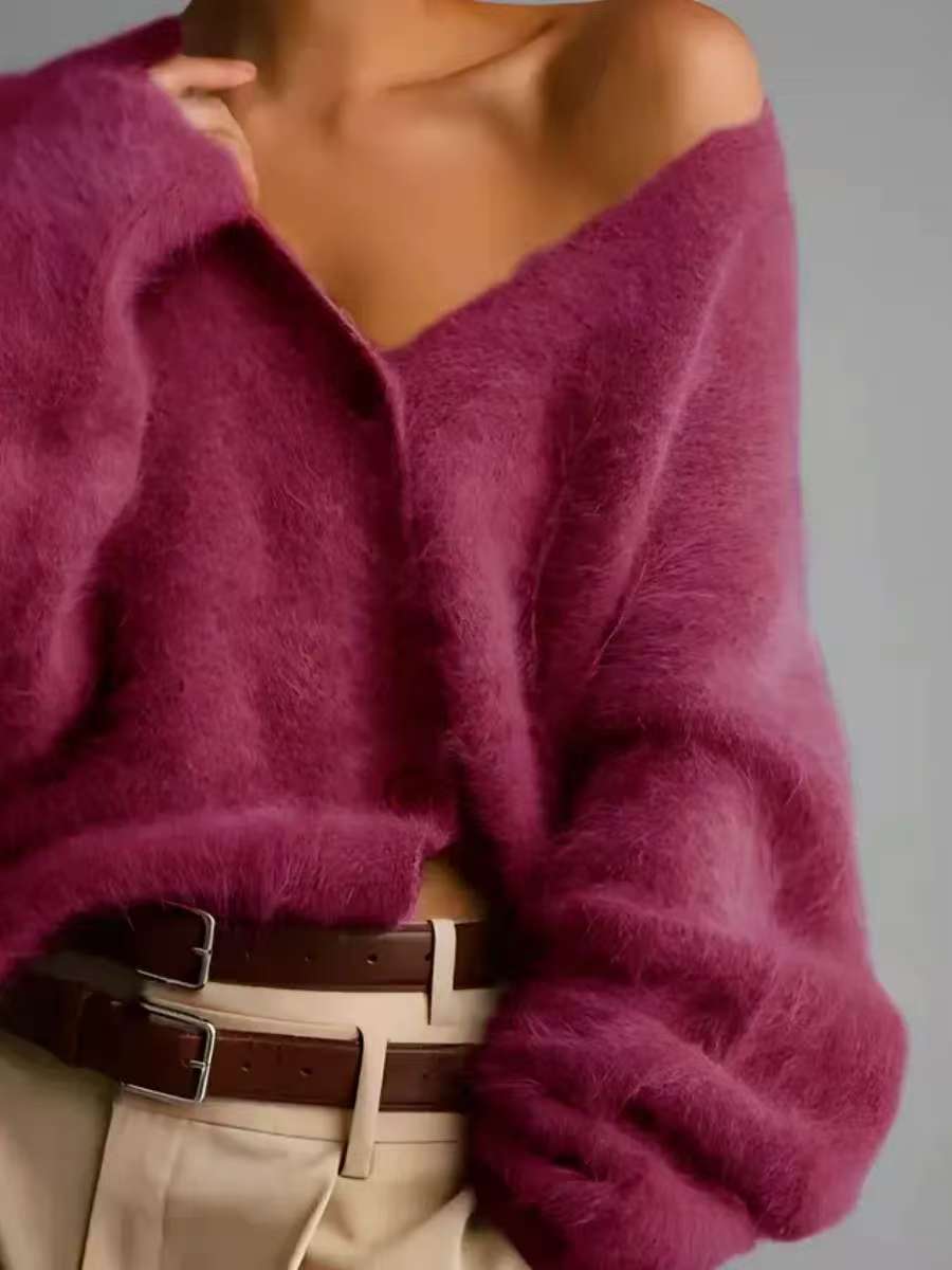 Cardigan confortable pour femmes en mélange de mohair avec décolleté en V et détails de boutons Chic & Stil
