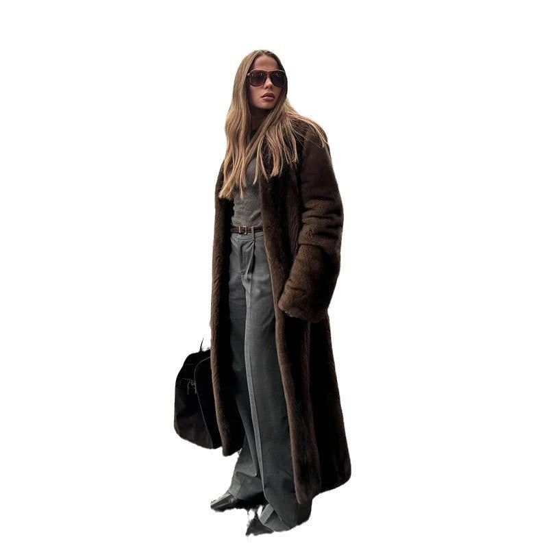 Ladies Luxury Faux Fur Coat with a Loose Fit and Elegant Details Lune London