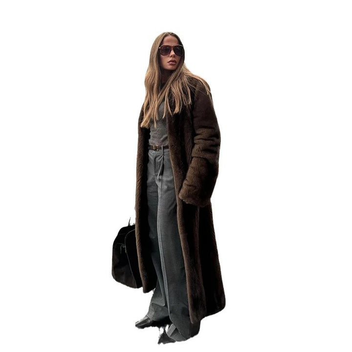 Ladies Luxury Faux Fur Coat with a Loose Fit and Elegant Details Lune London