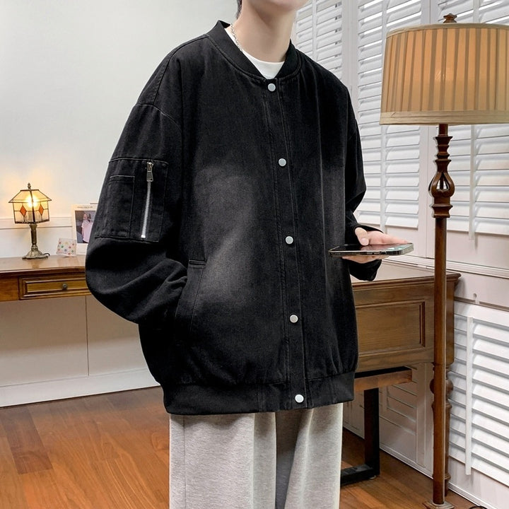 Casual bomber jacket for men with practical pockets and thermoregulating inner lining Lune London