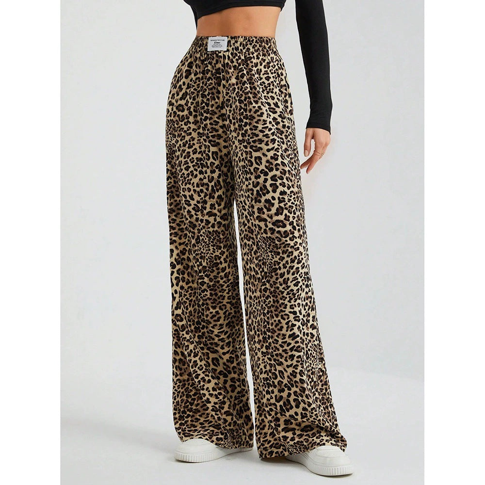 Chic and stylish camouflage design cargo pants for women