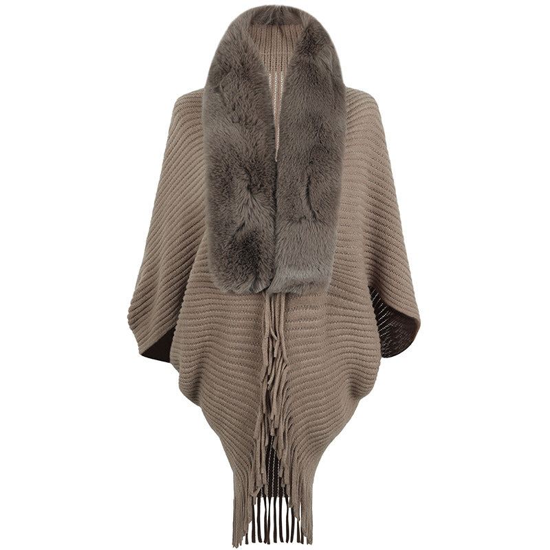 Luxurious knitted poncho for women with elegant faux fur collar and fringes Lune London