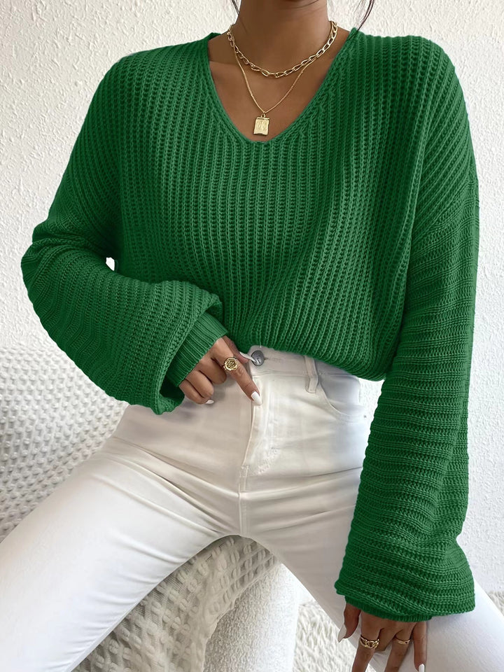 V-neck sweater with a scoop neckline for ladies in fine knit Lune London