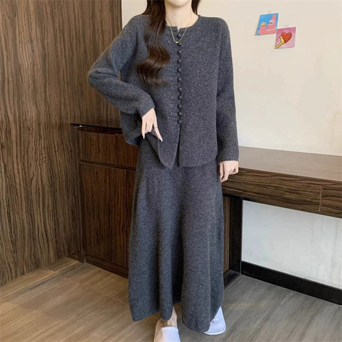 Ensemble en tricot pour femmes avec détails de boutons décoratifs et coupe élégante Chic & Stil