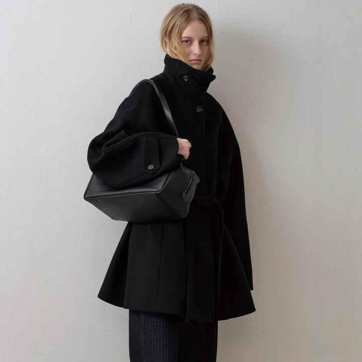 Manteau en laine oversize pour femmes avec col haut et ceinture Chic & Stil