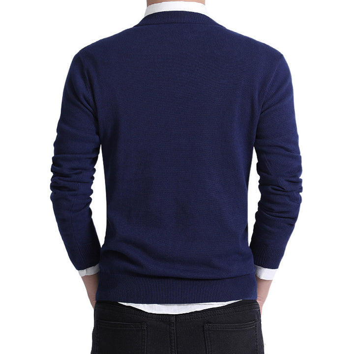 Trendy V neck sweater for men in soft cotton Lune London