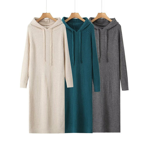 Robe à capuche en tricot pour femmes avec capuche et motif en relief Chic & Stil
