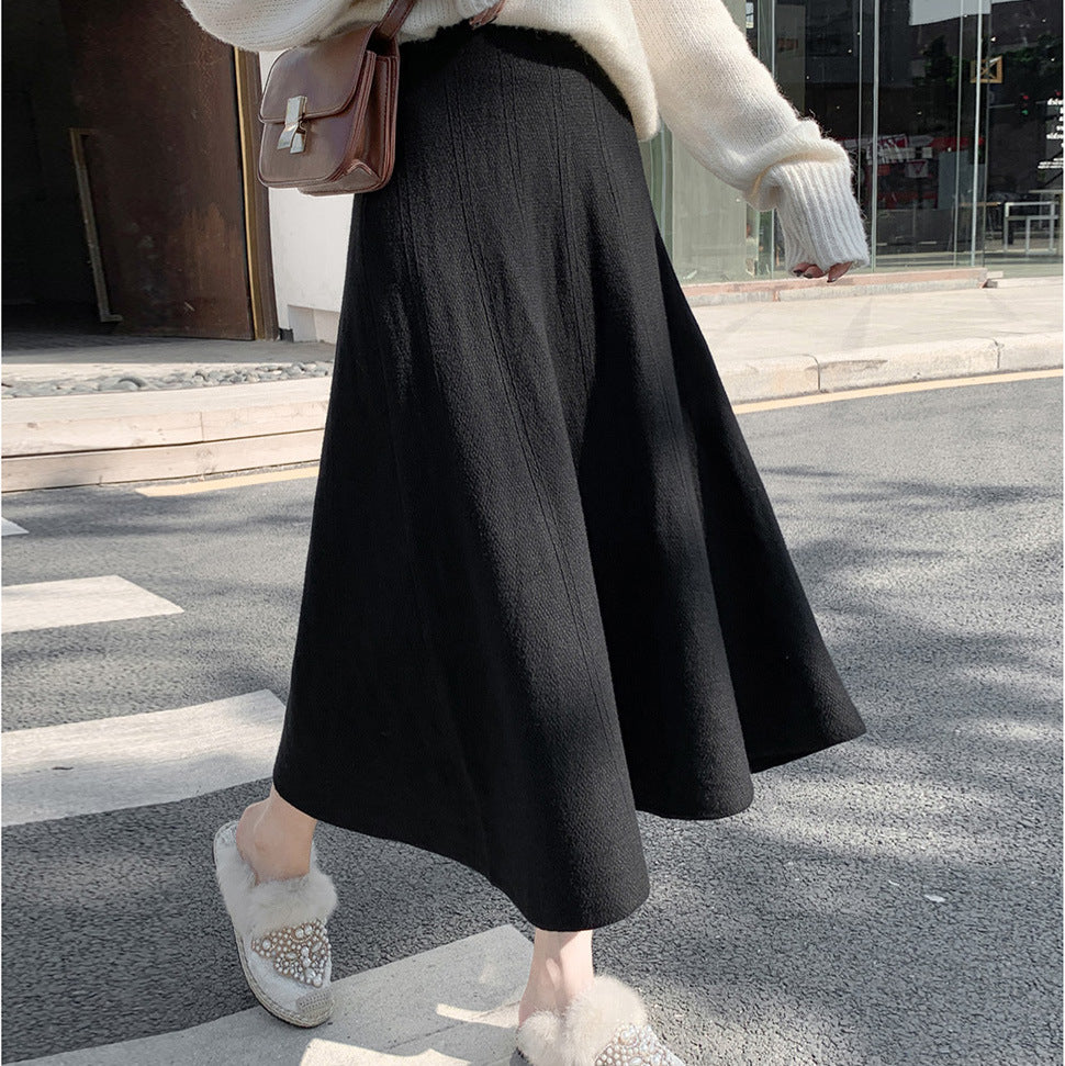 Long knit skirt for ladies, flared with a fine texture Lune London