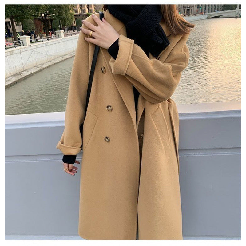 Women elegant winter coat with double button placket and generous pockets Chic & Stil