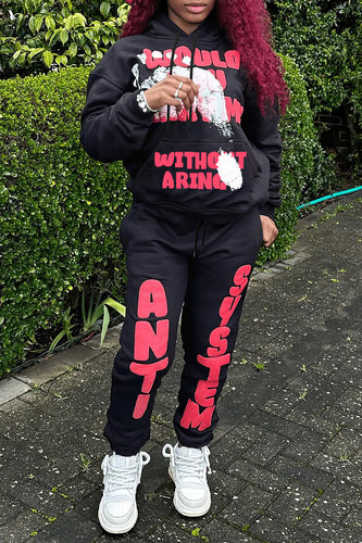 Sporty women's sweatpants and hoodie set with catchy logo Amarae