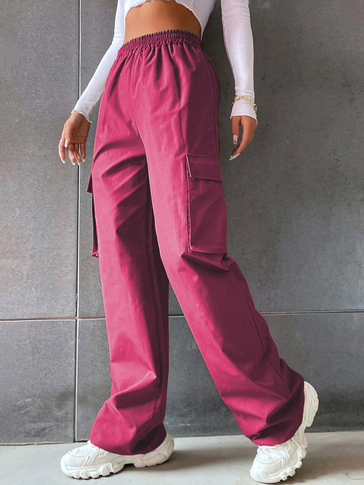 Women's cargo pants with elastic waist and practical side pockets Lune London