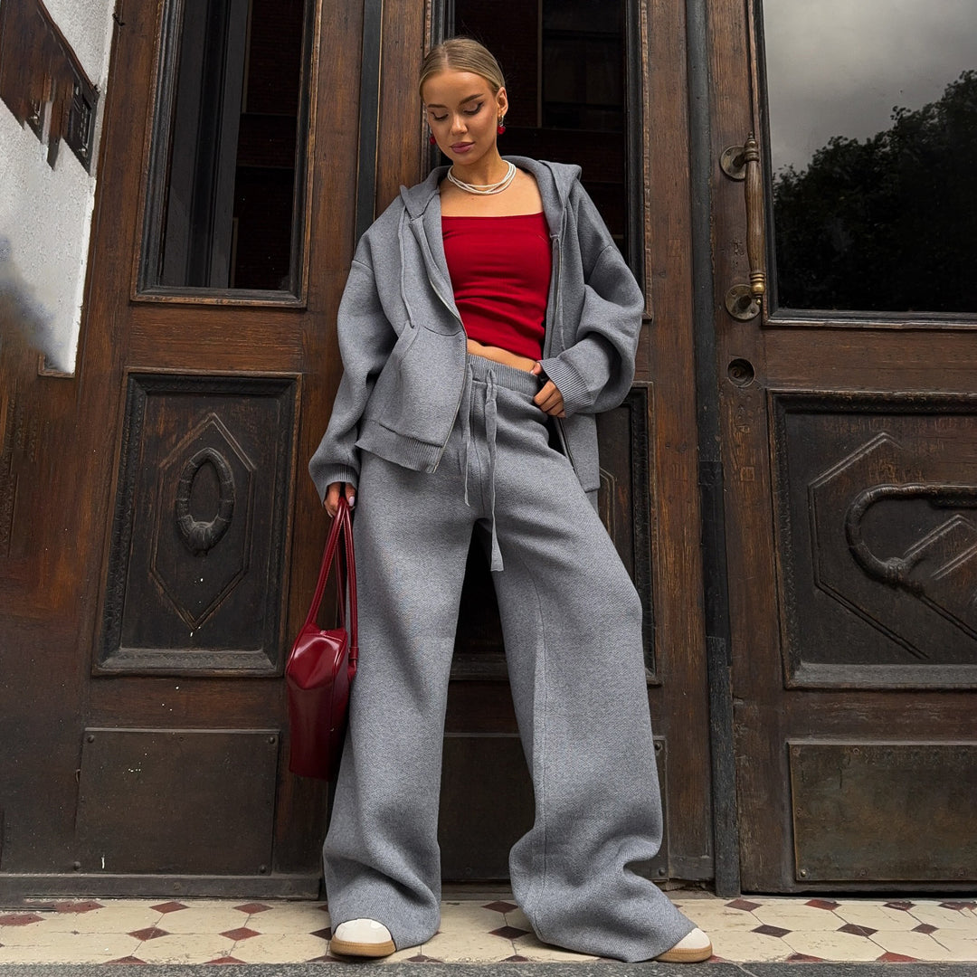 Oversized hoodie for women with a relaxed fit and soft materials Lune London