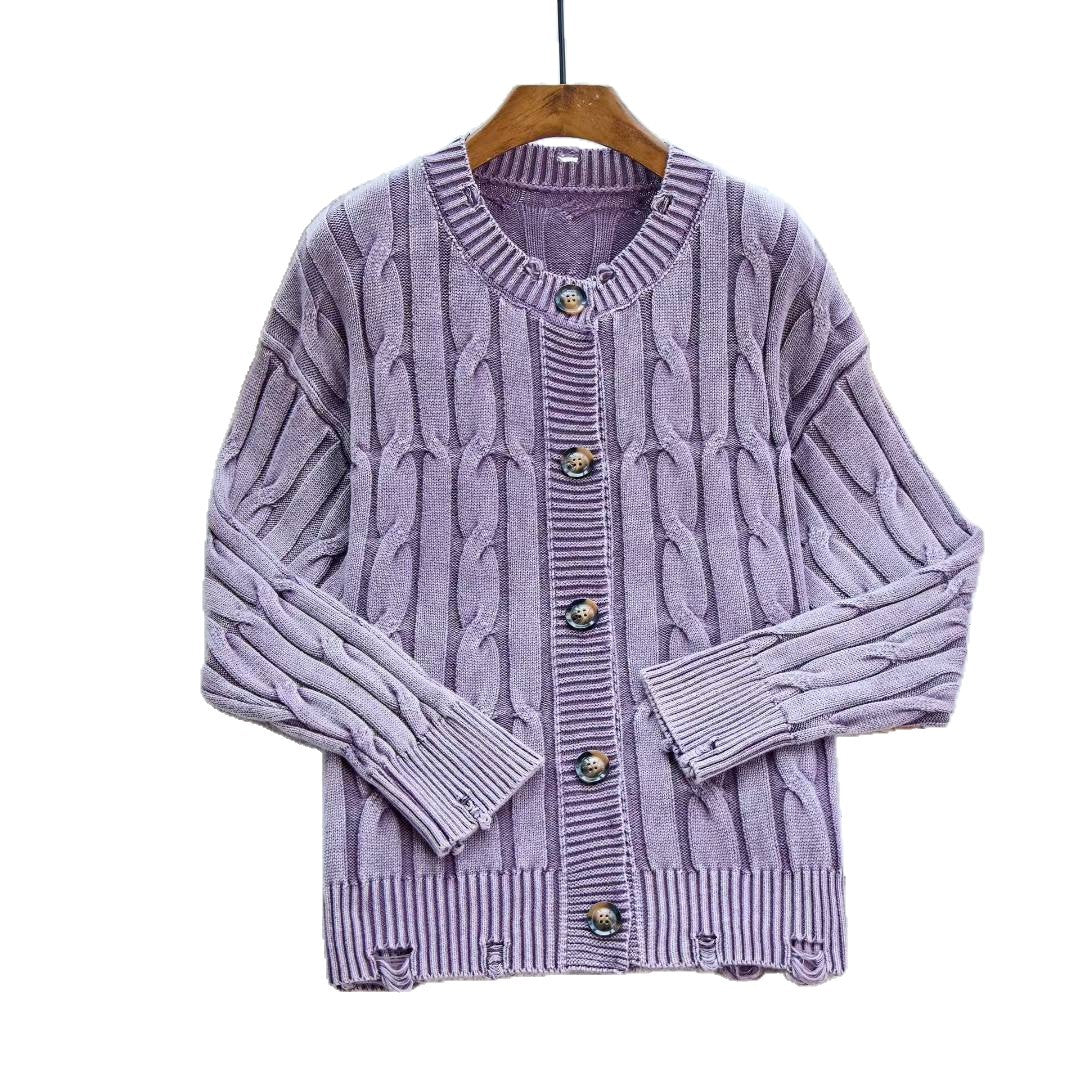 Cardigan pour femmes avec un design en câble élégant et des détails de bouton en bois Chic & Stil