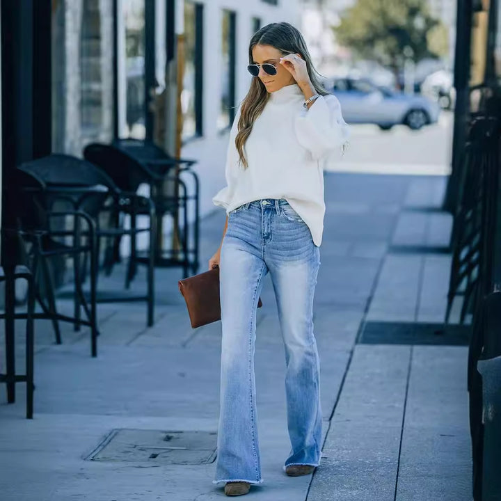 High-waisted bootcut jeans with frayed hem for women in wide fit Chic & Stil