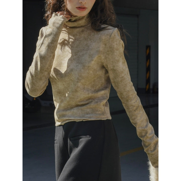 Women's Body-Hugging Long Sleeve Shirt with High Funnel Neck and Thumb Holes in Velvet Look Amarae