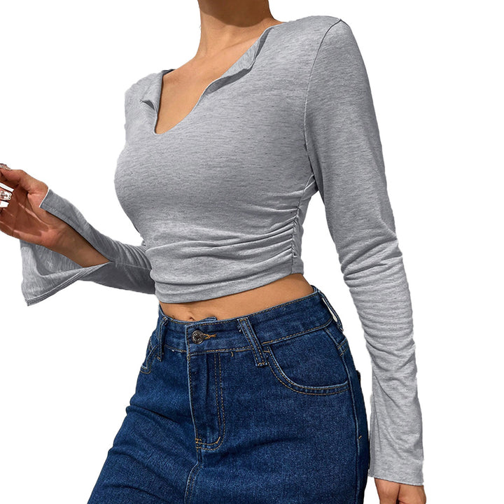 Chemise à manches longues cropped pour femmes avec des manches évasées à la mode et un élégant col en V Chic & Stil