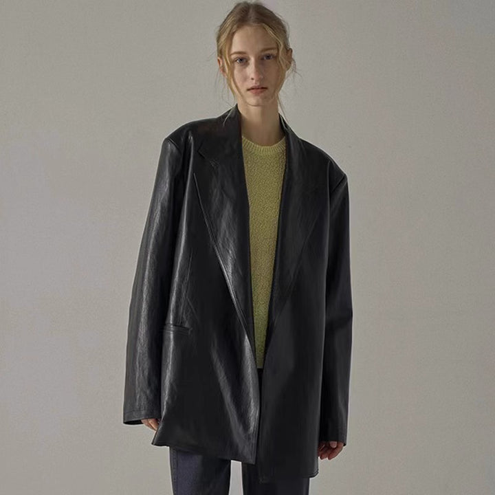 Oversized leather jacket for women with a relaxed fit and chic, stylish details
