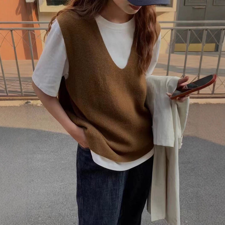 Gilet tricoté pour femmes avec décolleté en V profond et coupe aérienne Chic & Stil
