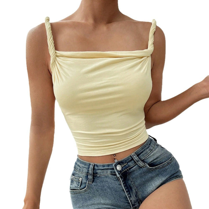 Top ajusté féminin avec drapés à la mode et design épaules nues Chic & Stil