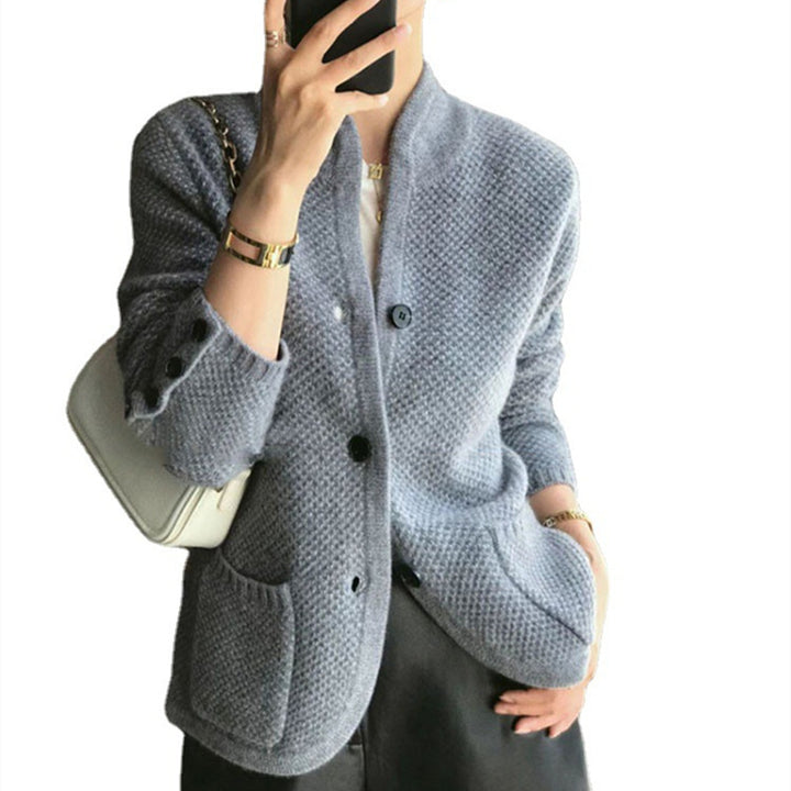 Cardigan pour femmes avec motif texturé et poches pratiques Chic & Stil