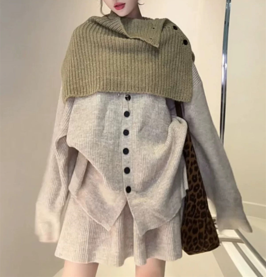 Ensemble tricoté pour femme avec design sans col et détail de bouton asymétrique Chic & Stil