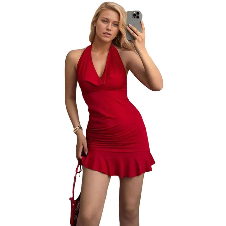 Robe mini ajustée pour femmes avec détails volantés et élégant décolleté en V Chic & Stil