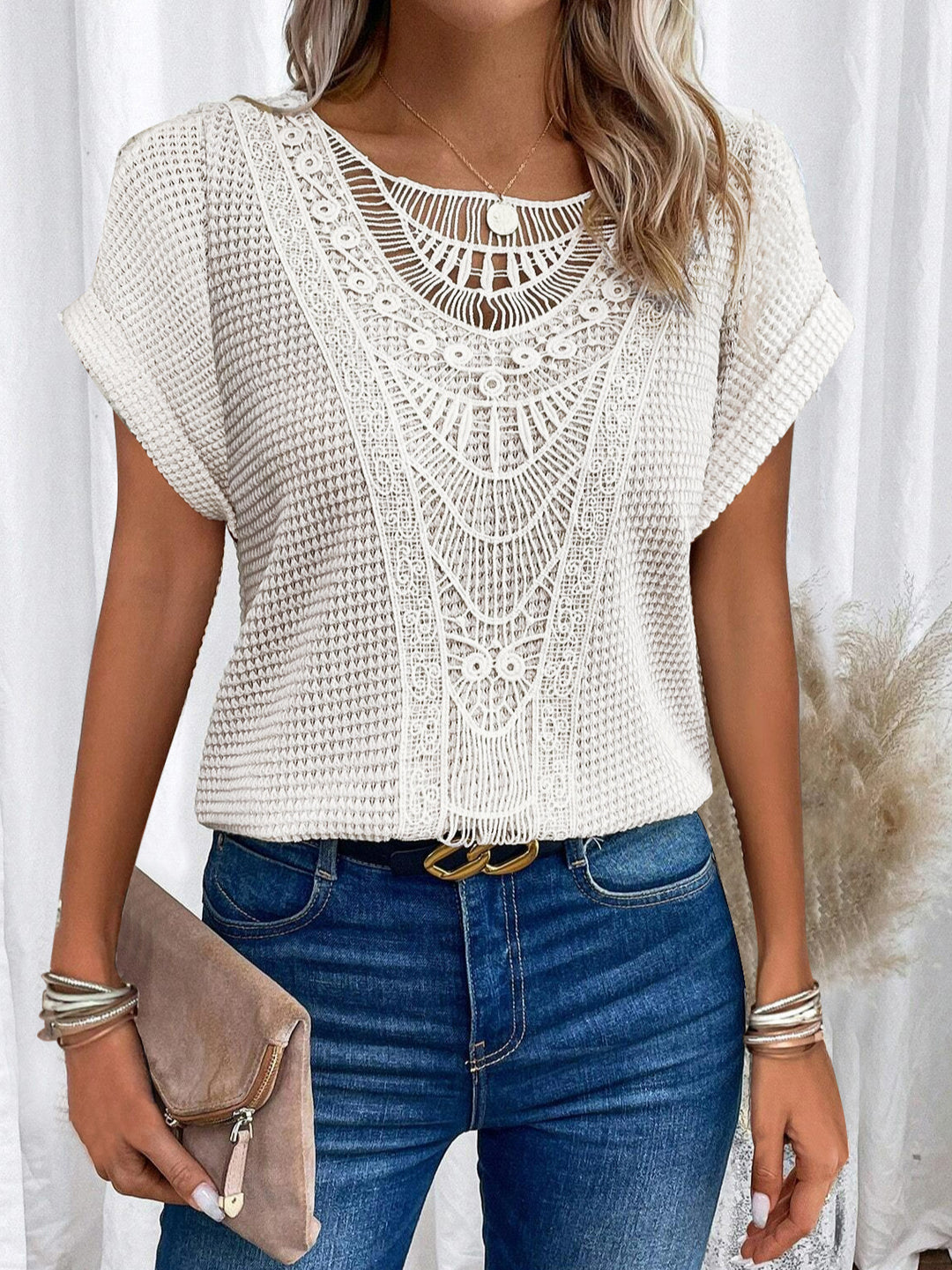 Top à encolure croisée pour dames avec un motif en crochet raffiné Lune London