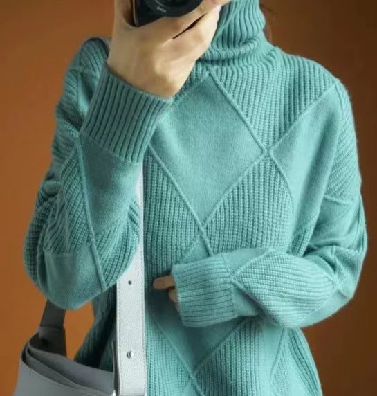 Chunky knit sweater for ladies with an elegant turtleneck and a textured pattern Lune London