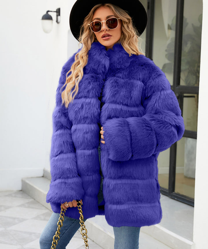 Ladies parka in comfortable faux fur with wide collar and soft details Lune London