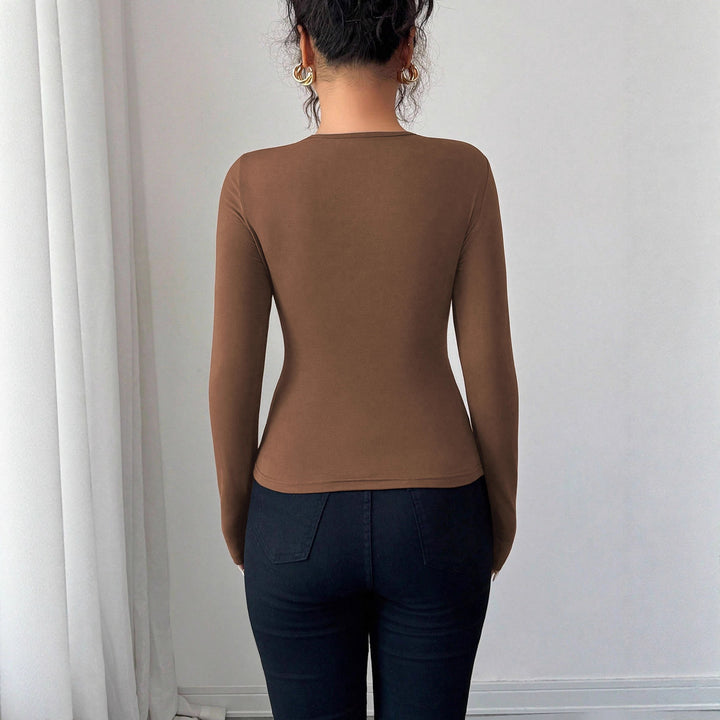 Bodysuit pour femmes avec détail de lien décoratif et décolleté rond tendance Chic & Stil