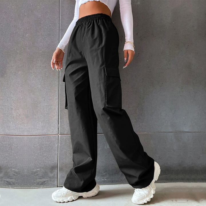 Women's cargo pants with a flattering fit and practical pockets Chic & Stil