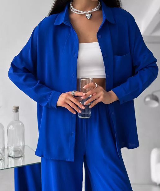 Casual women's shirt with button-down closure and chest pocket Lune London