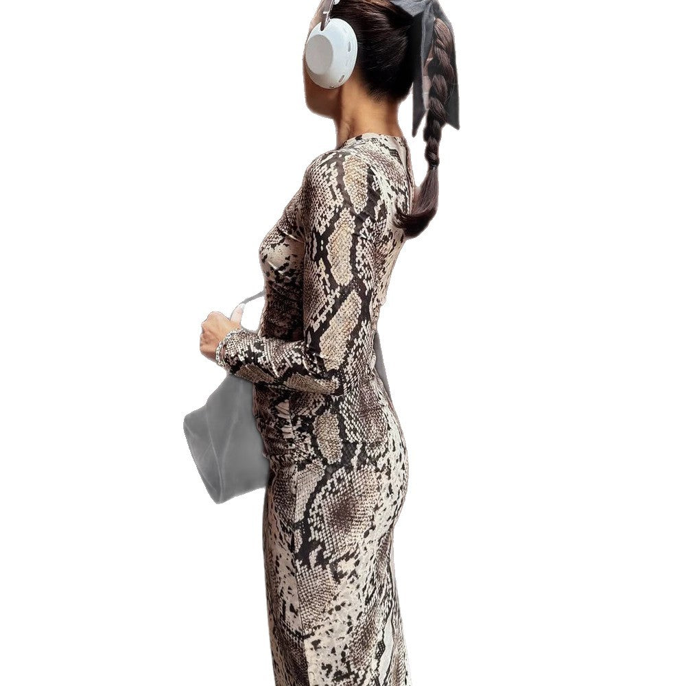 Women's figure-hugging maxi dress made of stretch jersey with snake print and round neckline Amarae