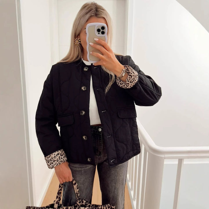 Short quilted jacket for women with pockets and modern collar Amarae