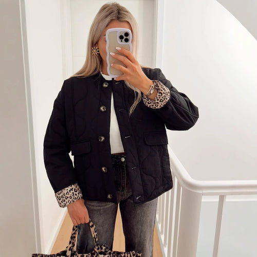 Short quilted jacket for women with pockets and modern collar Amarae