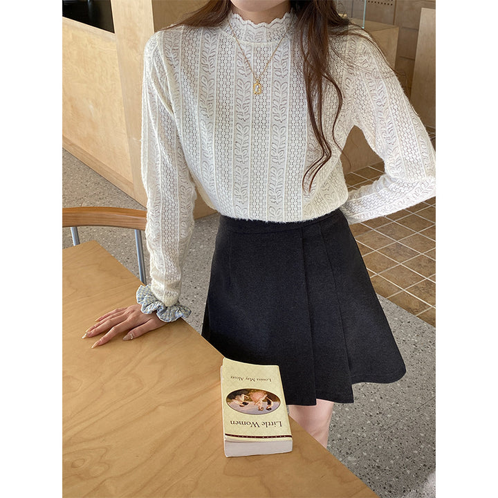 Ladies elegant knit top with ruffle hem Chic & Stil