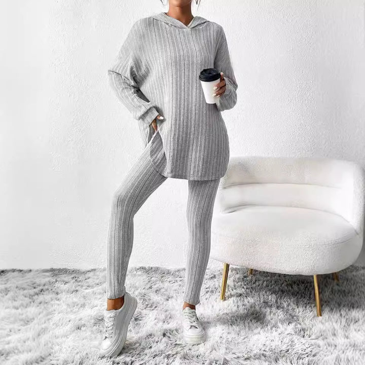 Casual outfit for ladies with oversized sweater and leggings Lune London