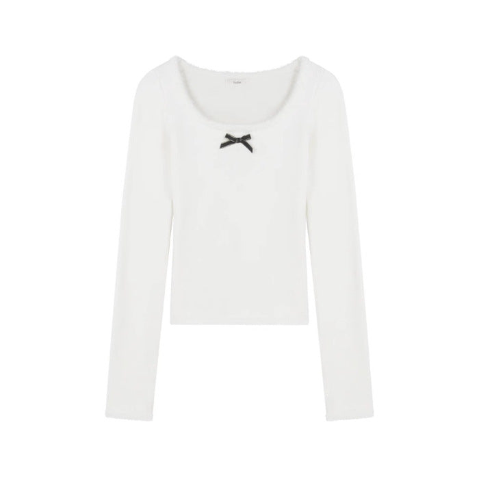 Women's long-sleeved top with delicate bow appliqué Chic & Stil