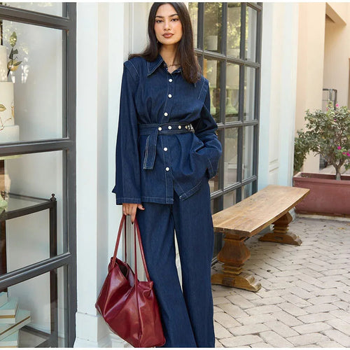 Veste en denim pour femmes avec ceinture à la taille Chic & Stil