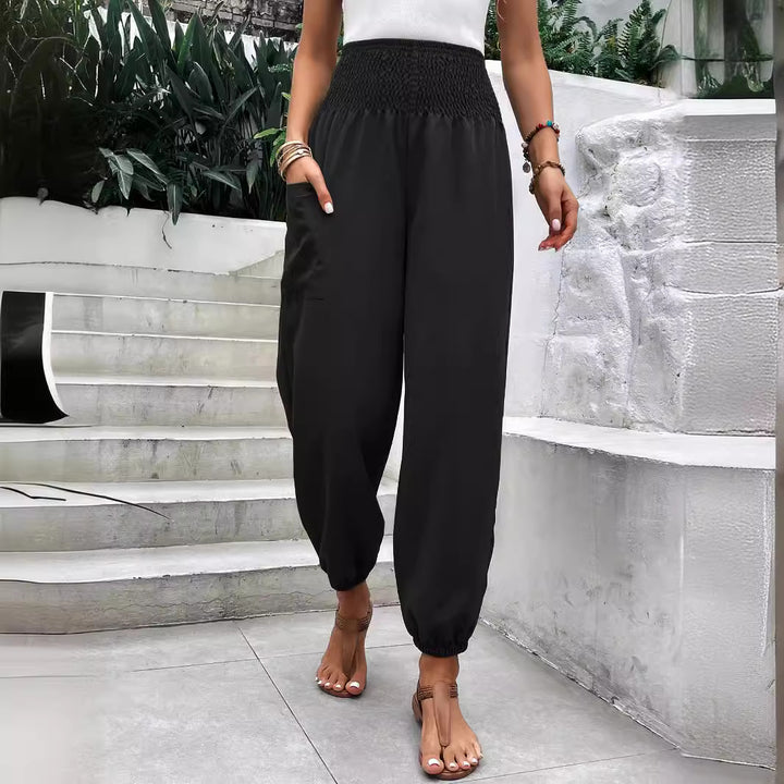 High-waisted leisure trousers for women with elastic waist and practical side pockets Lune London
