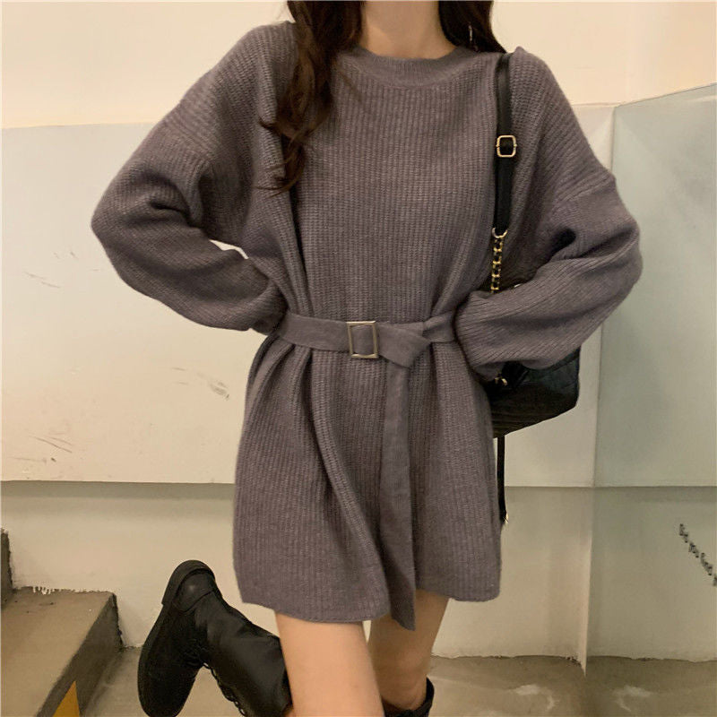 Robe tricotée pour femmes avec ceinture à la taille et fine structure en côtes Chic & Stil