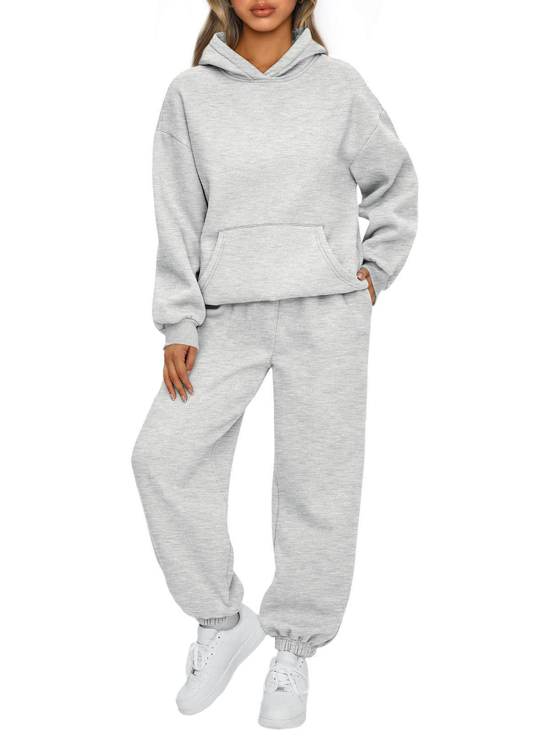 Ladies comfortable tracksuit with practical pockets Lune London