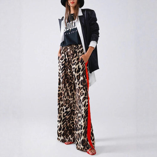 Leisure pants for women with animal print and contrasting stripes on the sides Amarae