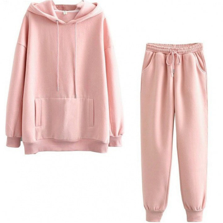 Women's loungewear set with comfortable hoodie and comfortable jogger pants Lune London