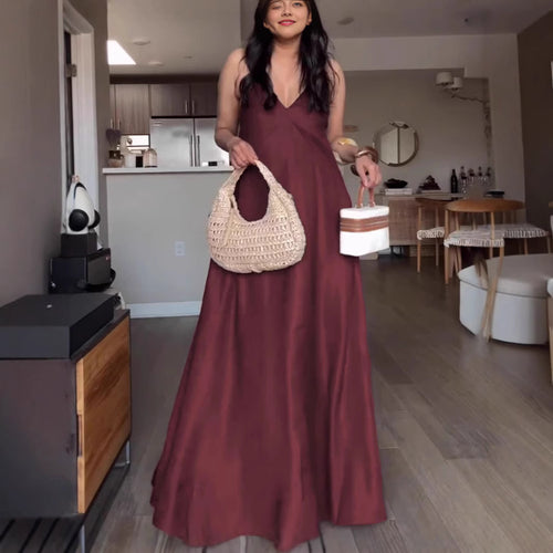 Maxi dress for women with an elegant V neck and practical pockets Amarae